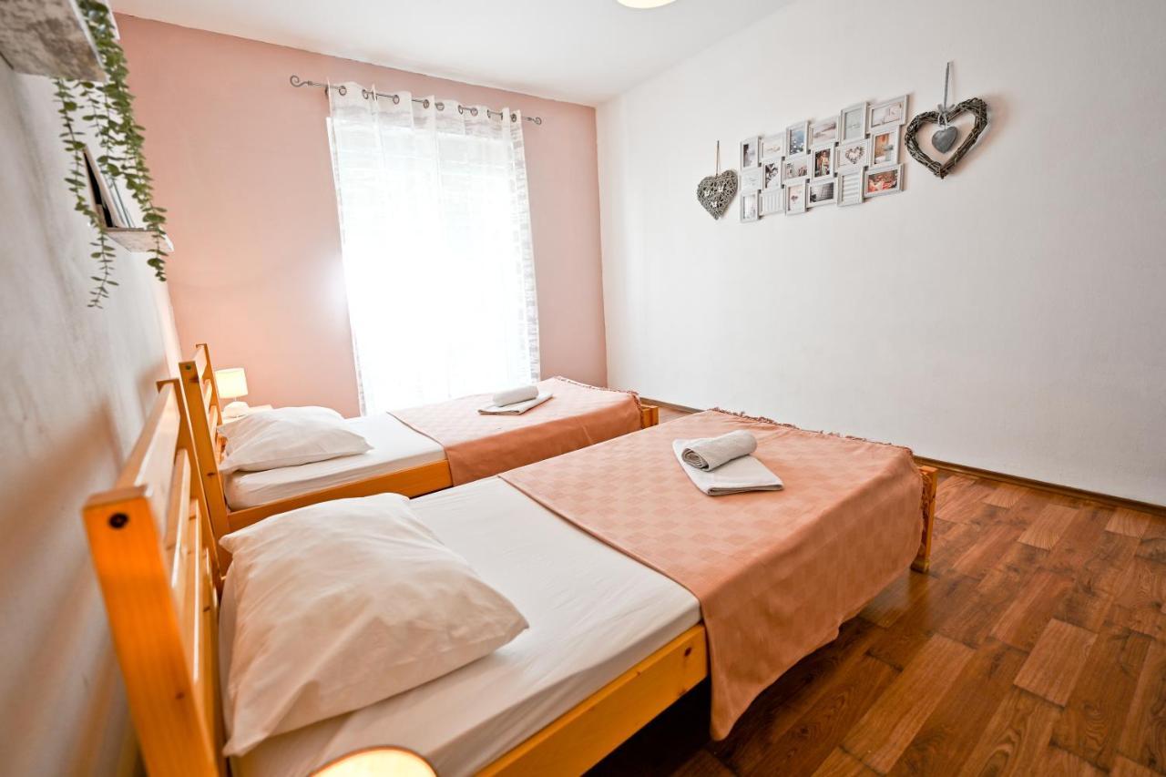 Old Town Apartment *