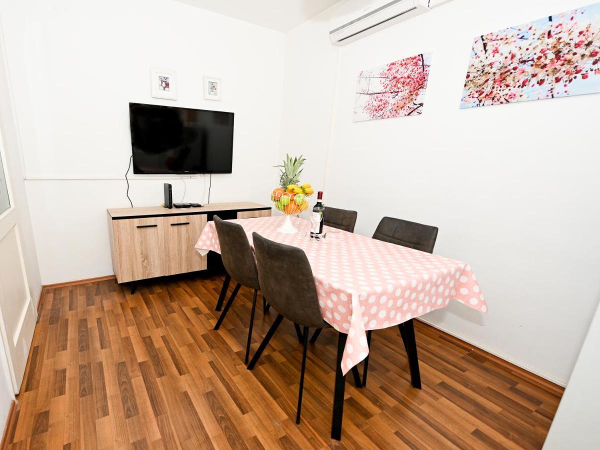 Old Town Apartman *